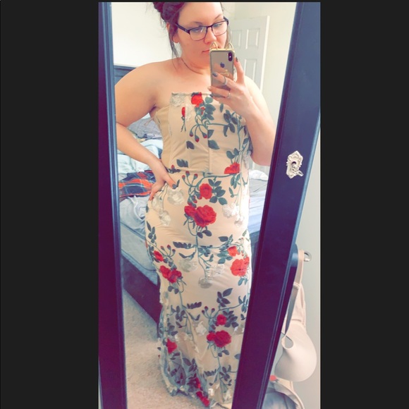 Fashion Nova Dresses & Skirts - Fashion Nova size 1x strapless floral prom dress